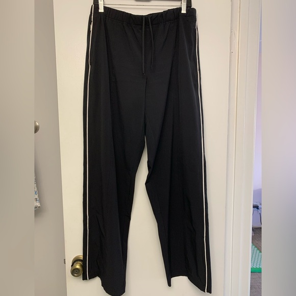 Lucy Pants - LUCY Black Pants w White side stripes pockets Large great travel sport slimming!